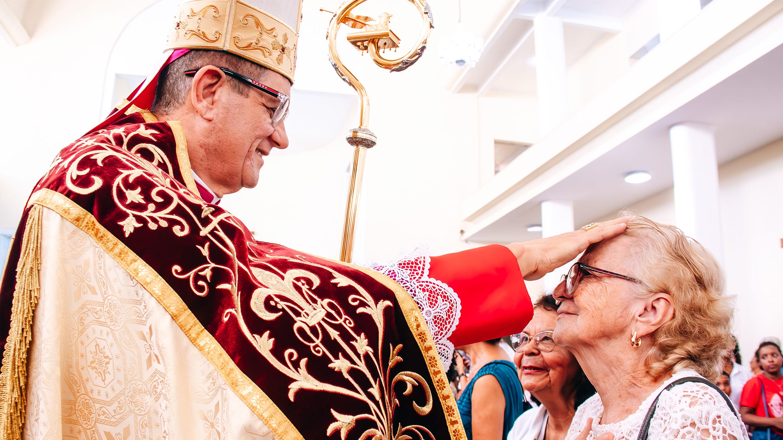 Bênção ao povo na Catedral de São José